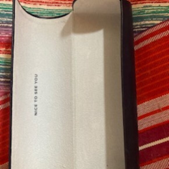 Warby Parker hard cover glasses case, hinged closure, Black. - Picture 4 of 5